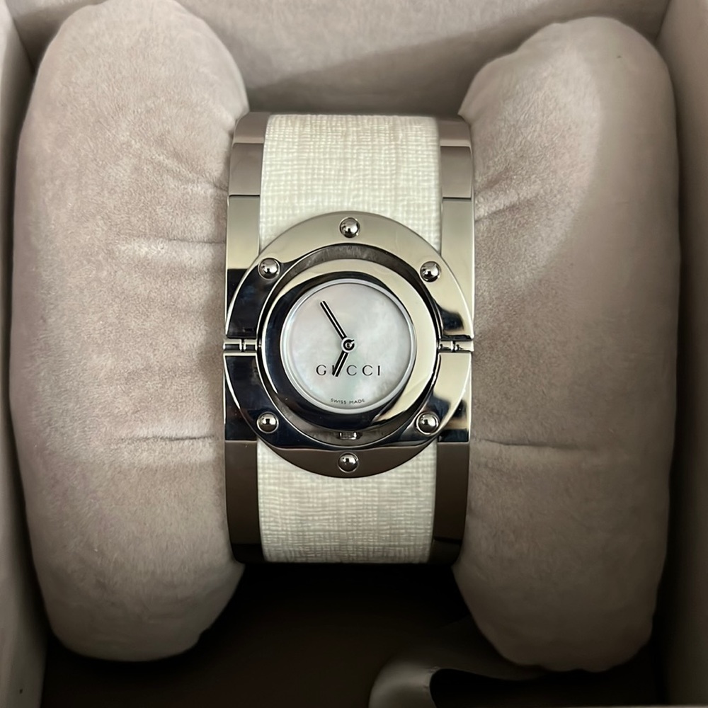 NWT Womens Gucci watch. white band with silver accents. silver link closure.